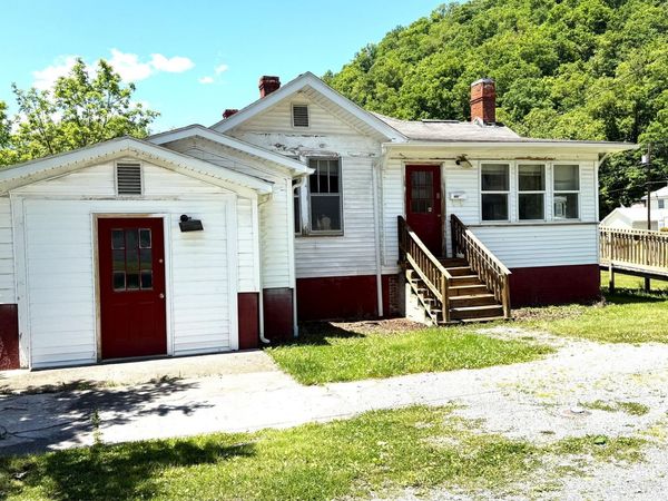 806 9th, Marlinton, WV 24954
