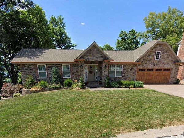 621 Woodchuck Lane , Lake St Louis, MO 63367