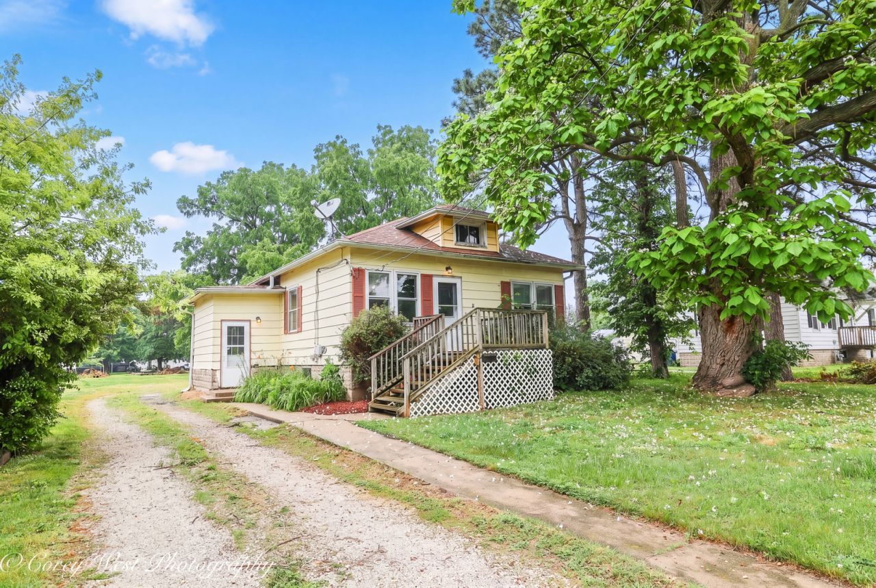 1515 Elmwood Avenue, DeKalb, IL 60115