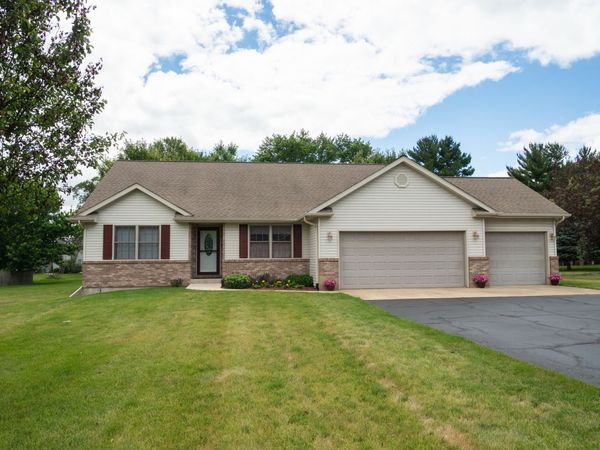 10092 Raindance Drive E, Rochelle, IL 61068