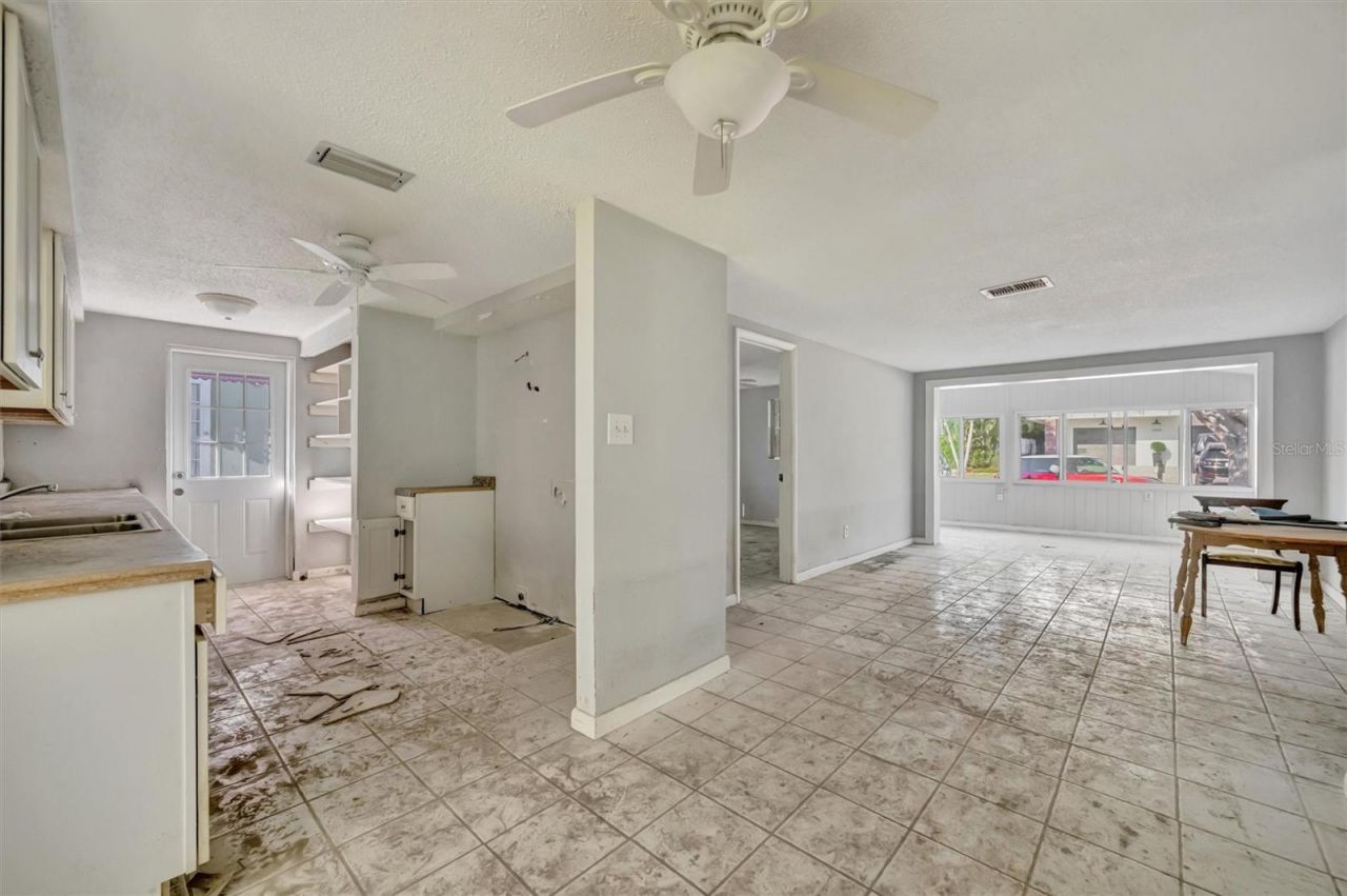 2404 Avenue A , Bradenton Beach, FL 34217 Photo
