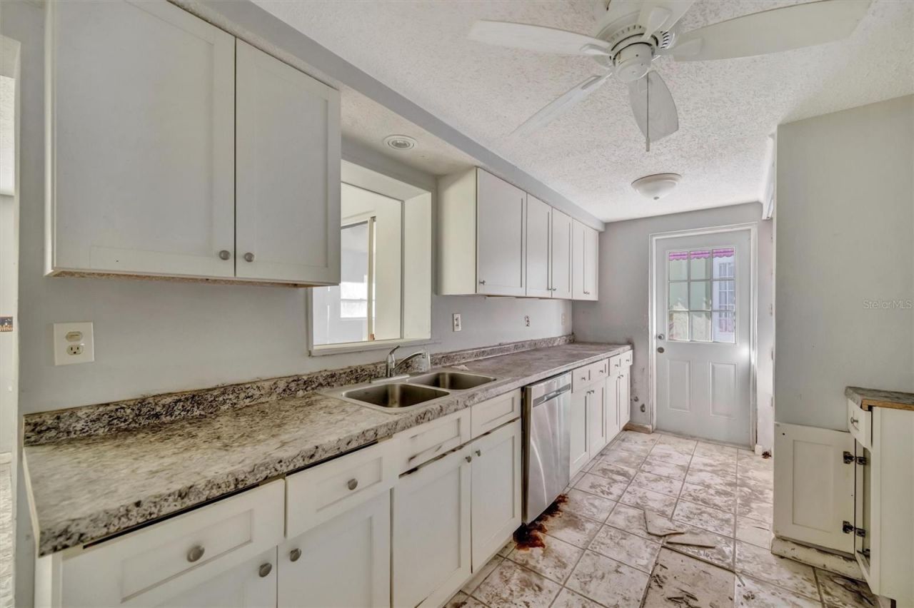2404 Avenue A , Bradenton Beach, FL 34217 Photo