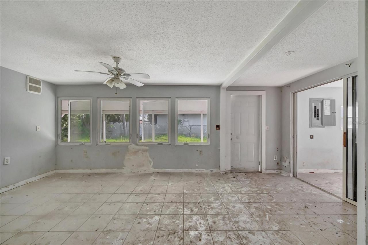 2404 Avenue A , Bradenton Beach, FL 34217 Photo