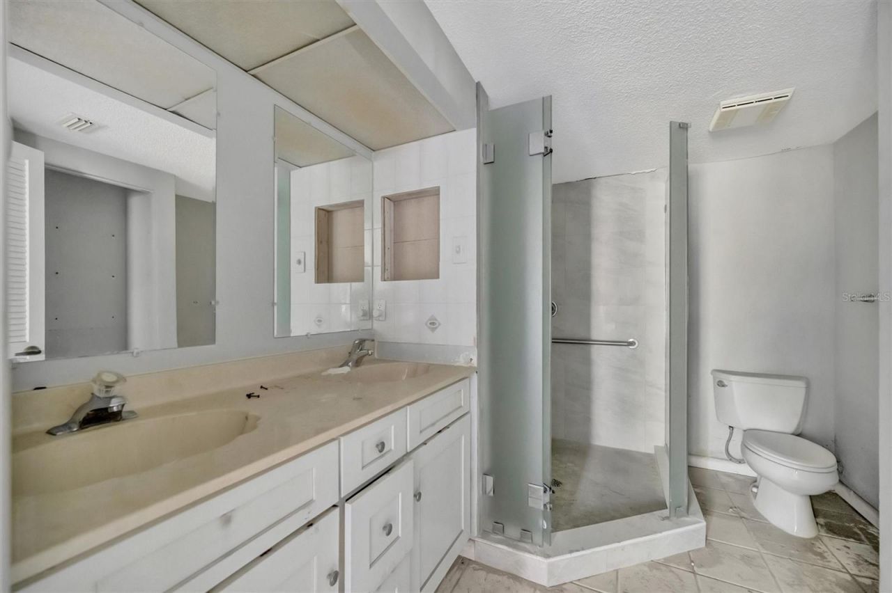 2404 Avenue A , Bradenton Beach, FL 34217 Photo