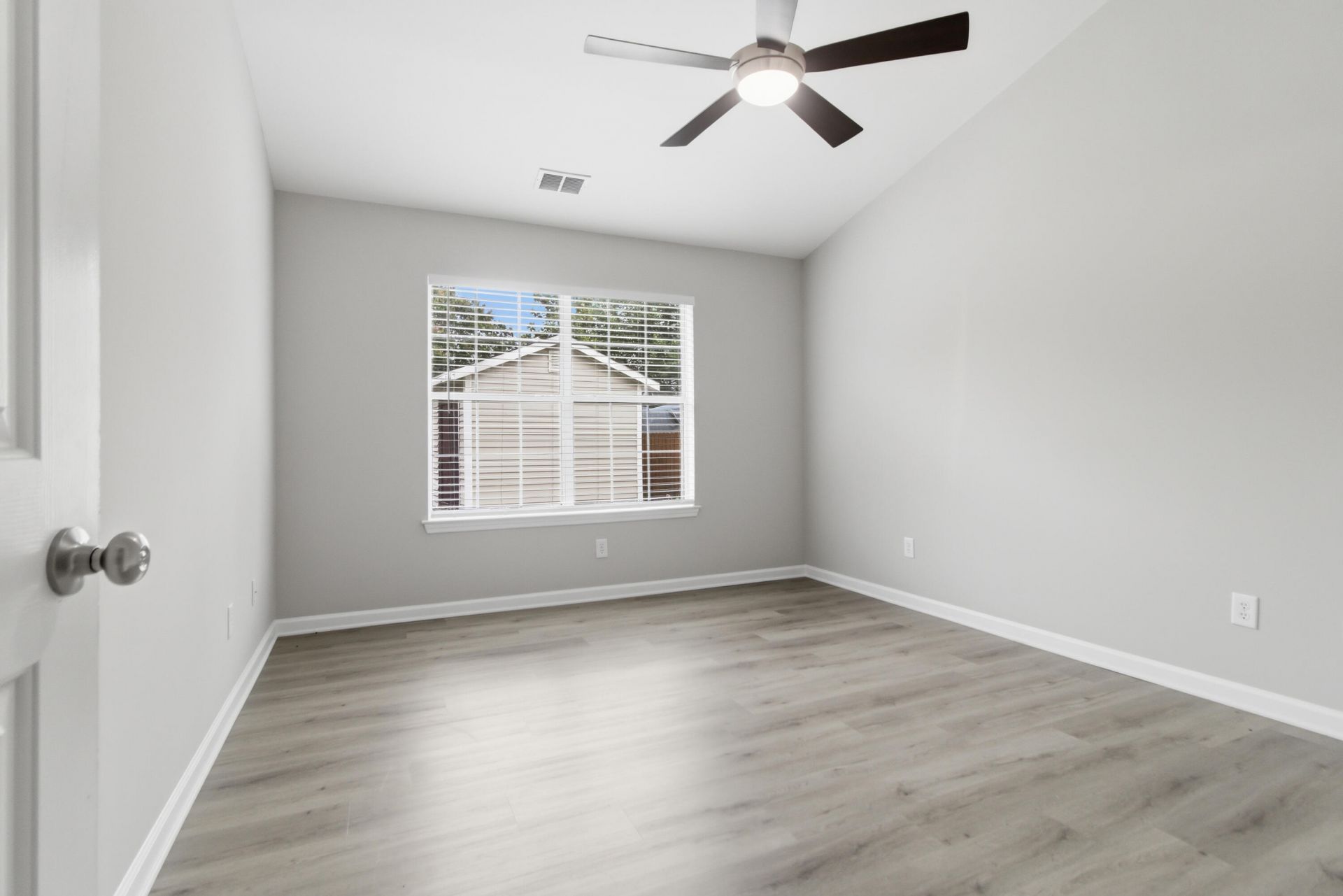 115 Remington Drive Photo 15
