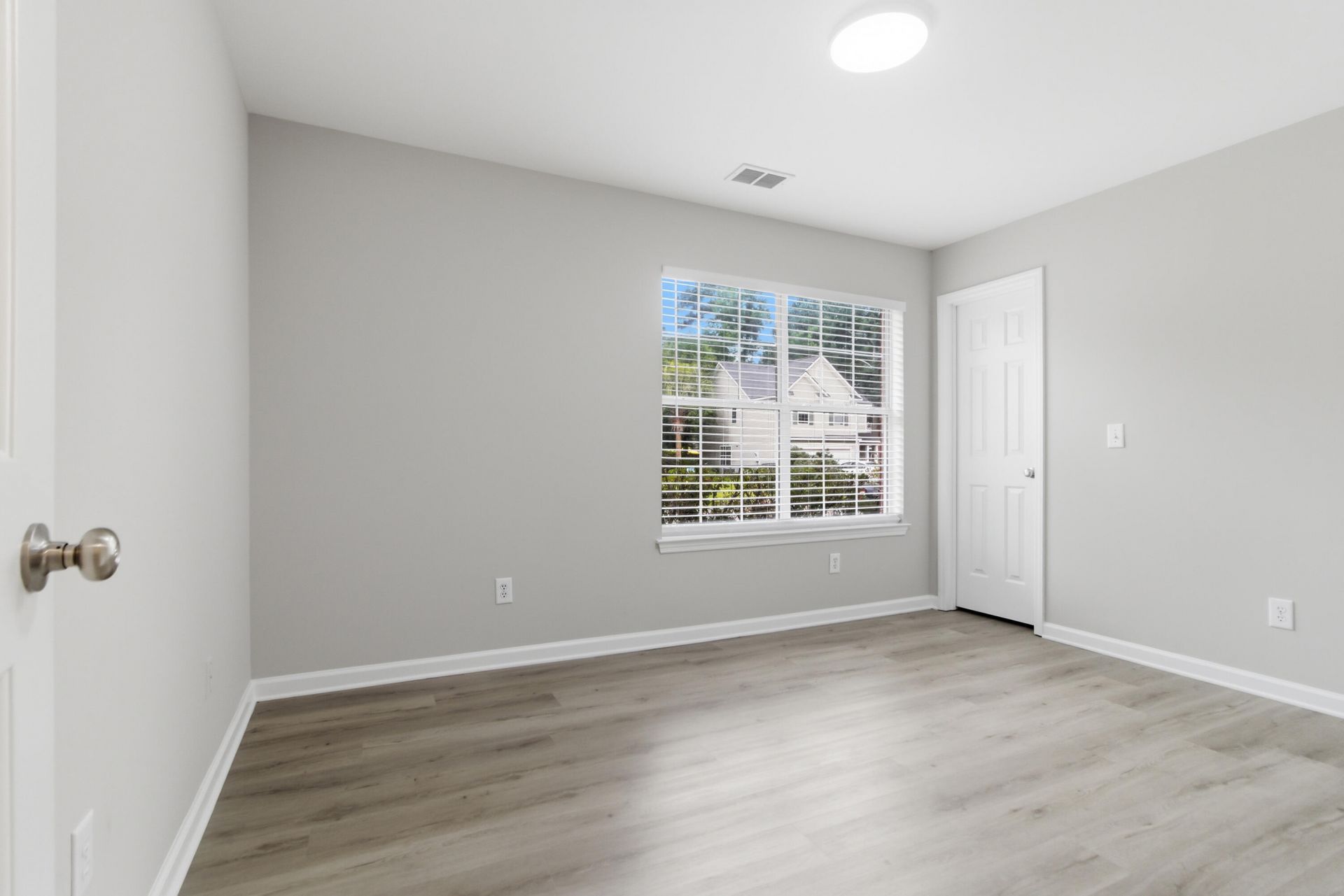 115 Remington Drive Photo 8