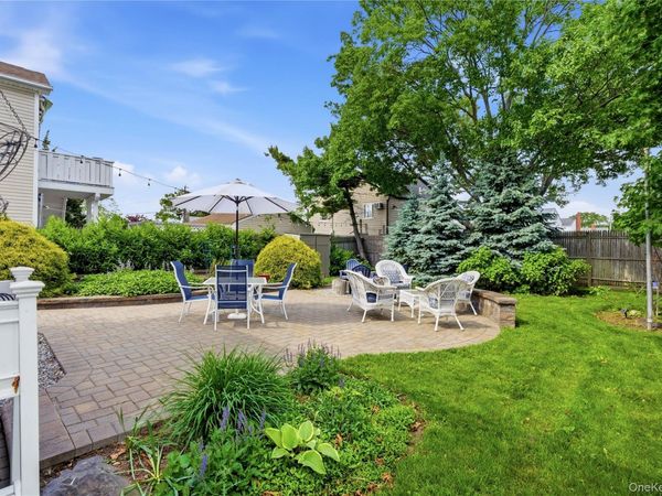 107 E Shore Road , Lindenhurst, NY 11757
