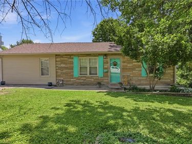 519 S Willow Avenue, Sugar Creek, MO 64053