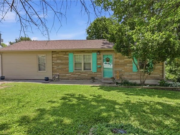 519 S Willow Avenue, Sugar Creek, MO 64053