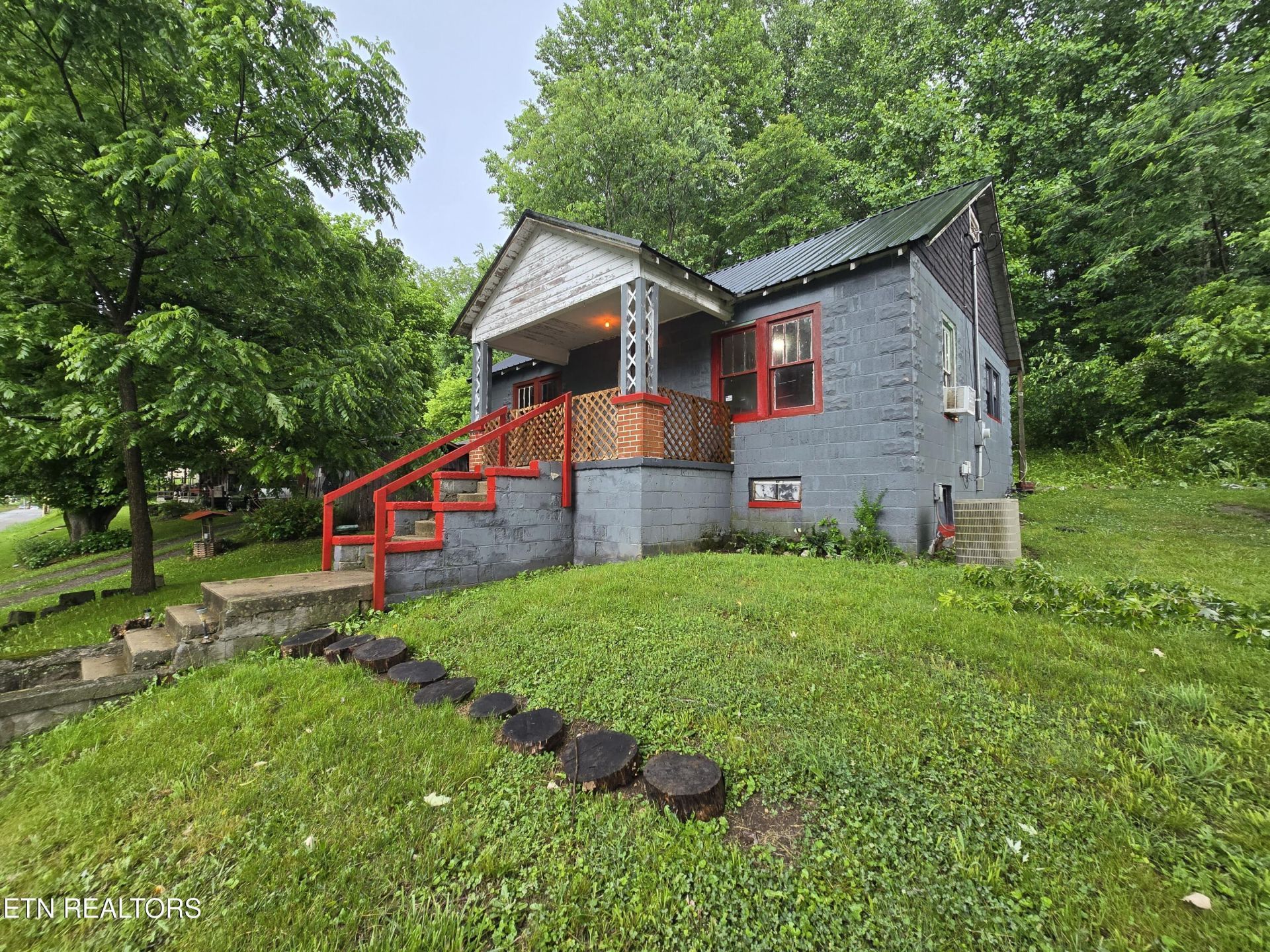 160 Old Fincastle Rd, Rose Hill, VA 24281 Main Photo