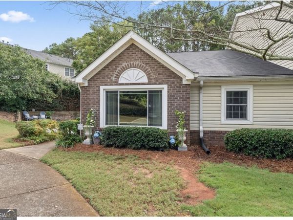 81 Hampshire Court, Avondale Estates, GA 30002