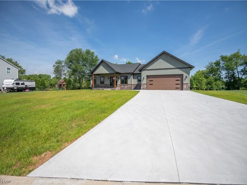 453 Shane Avenue, Waynesburg, OH 44688 Photo 2