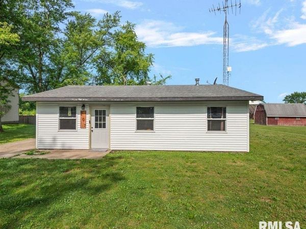 207 Brenda Lane, Girard, IL 62640