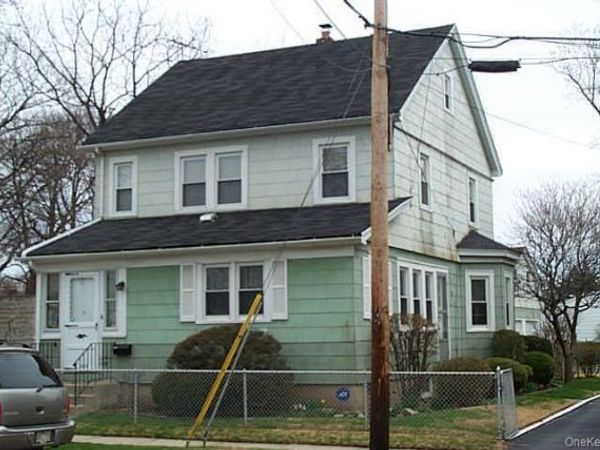 6 S 12th Street , New Hyde Park, NY 11040