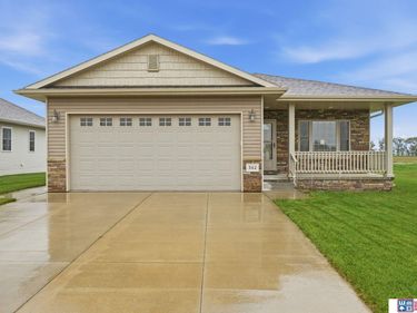 302 Knotty Pine Lane, Seward, NE 68434
