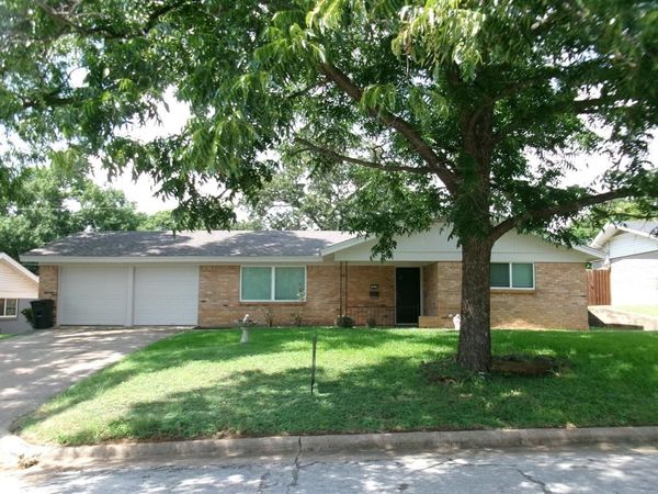 1610 Toplea Drive, Euless, TX 76040