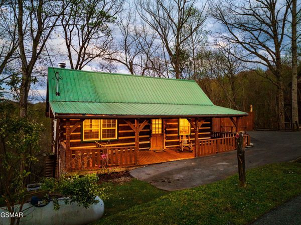 817 Ridgefield Drive, Sevierville, TN 37876