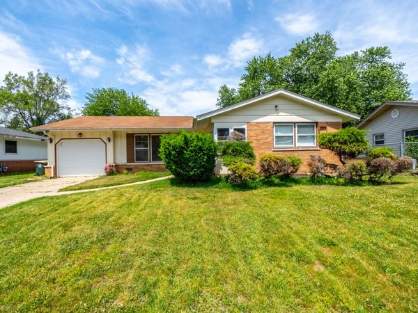 214 Greenbriar Street , Elk Grove Village, IL 60007