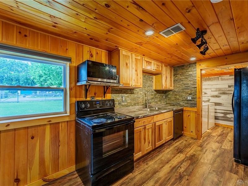 640 Prince Albert Boulevard, Riverside, OH 45404 Photo 9