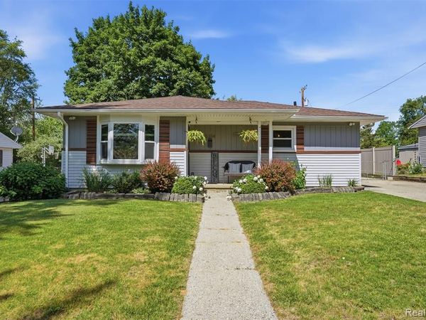 5334 Military Avenue, Brighton Twp, MI 48116