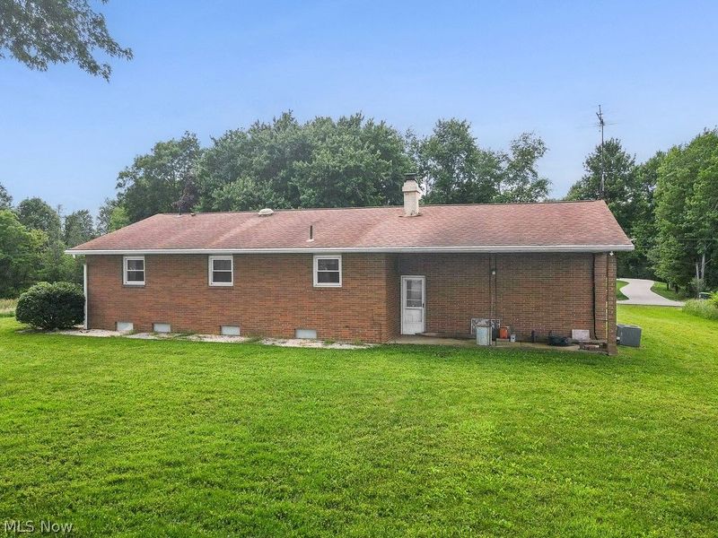 8000 Parks Avenue NE, Alliance, OH 44601 Photo 30