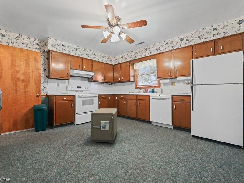 8000 Parks Avenue NE, Alliance, OH 44601 Photo 8