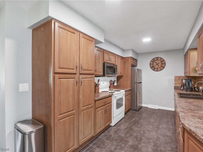 183 Sunrise Drive , Amherst, OH 44001 Photo 9