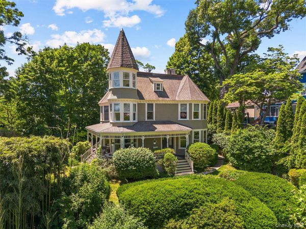 19 Howe Place , Bronxville, NY 10708