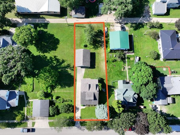 111 W Cabot Street , Le Roy, MN 55951