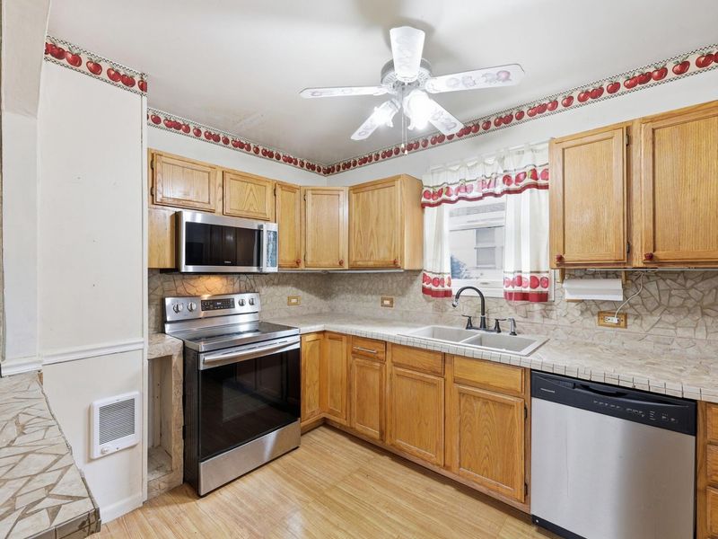 1862 Harrisburg Pike , Grove City, OH 43123 Photo 10