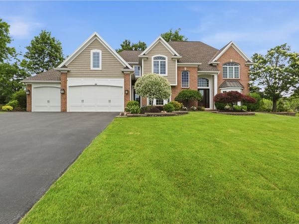 24 Mount Liberty Dr , Penfield, NY 14526