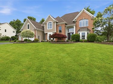 24 Mount Liberty Dr , Penfield, NY 14526