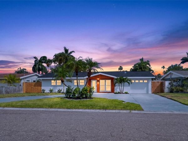 1524 CARSON CIRCLE NE, ST PETERSBURG, FL 33703