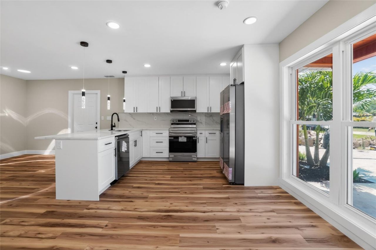 1524 Carson Circle Ne, Saint Petersburg, FL 33703 Photo