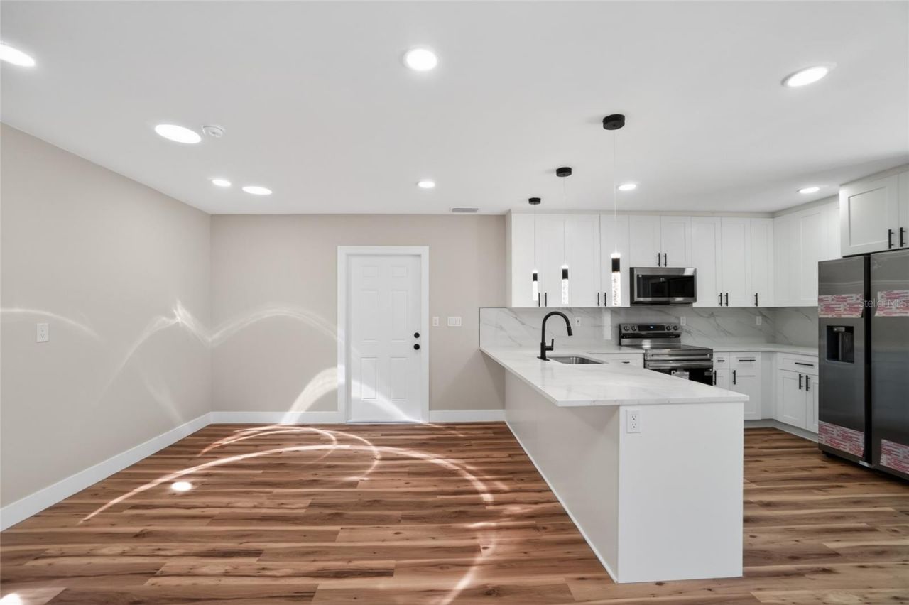 1524 Carson Circle Ne, Saint Petersburg, FL 33703 Photo