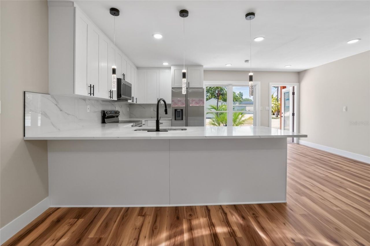 1524 Carson Circle Ne, Saint Petersburg, FL 33703 Photo