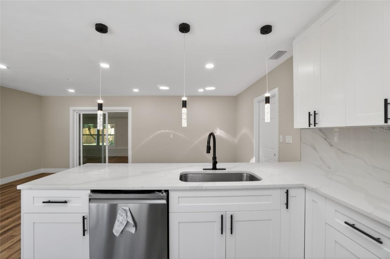 1524 Carson Circle Ne, Saint Petersburg, FL 33703 Photo