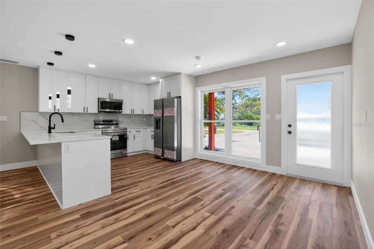 1524 Carson Circle Ne, Saint Petersburg, FL 33703 Photo