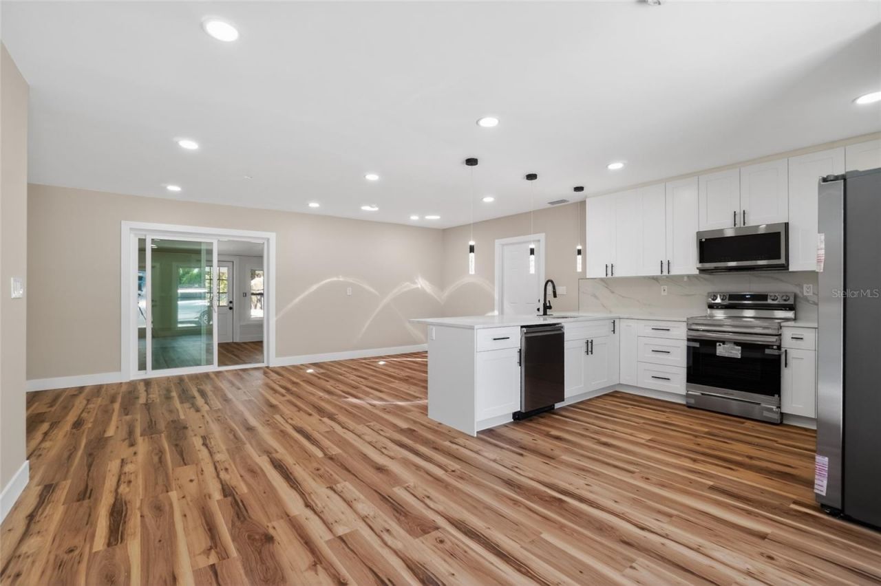 1524 Carson Circle Ne, Saint Petersburg, FL 33703 Photo