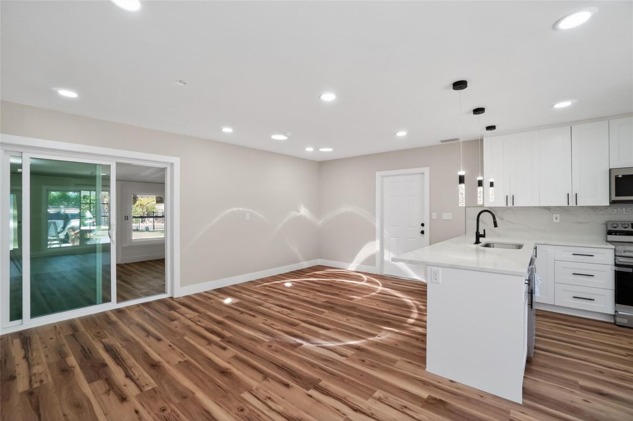 1524 Carson Circle Ne, Saint Petersburg, FL 33703 Photo