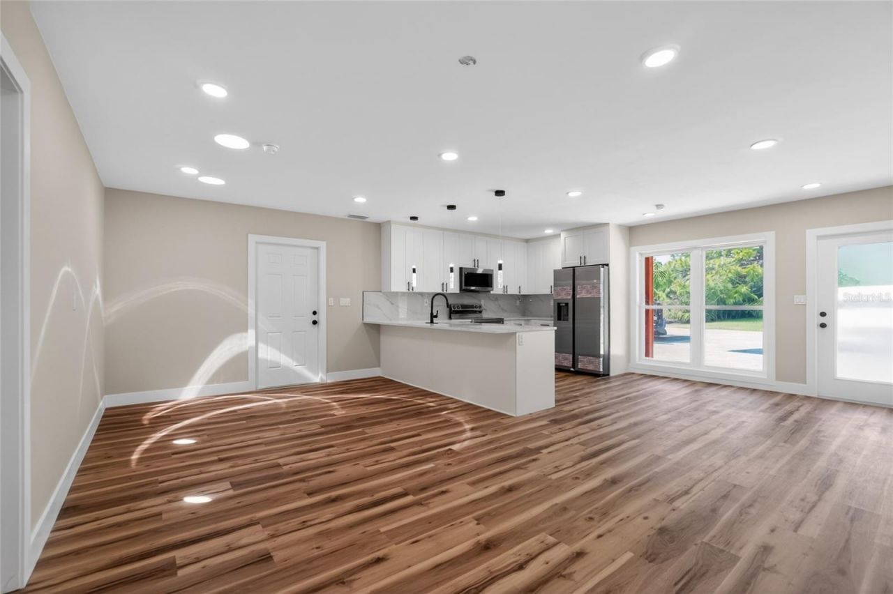 1524 Carson Circle Ne, Saint Petersburg, FL 33703 Photo