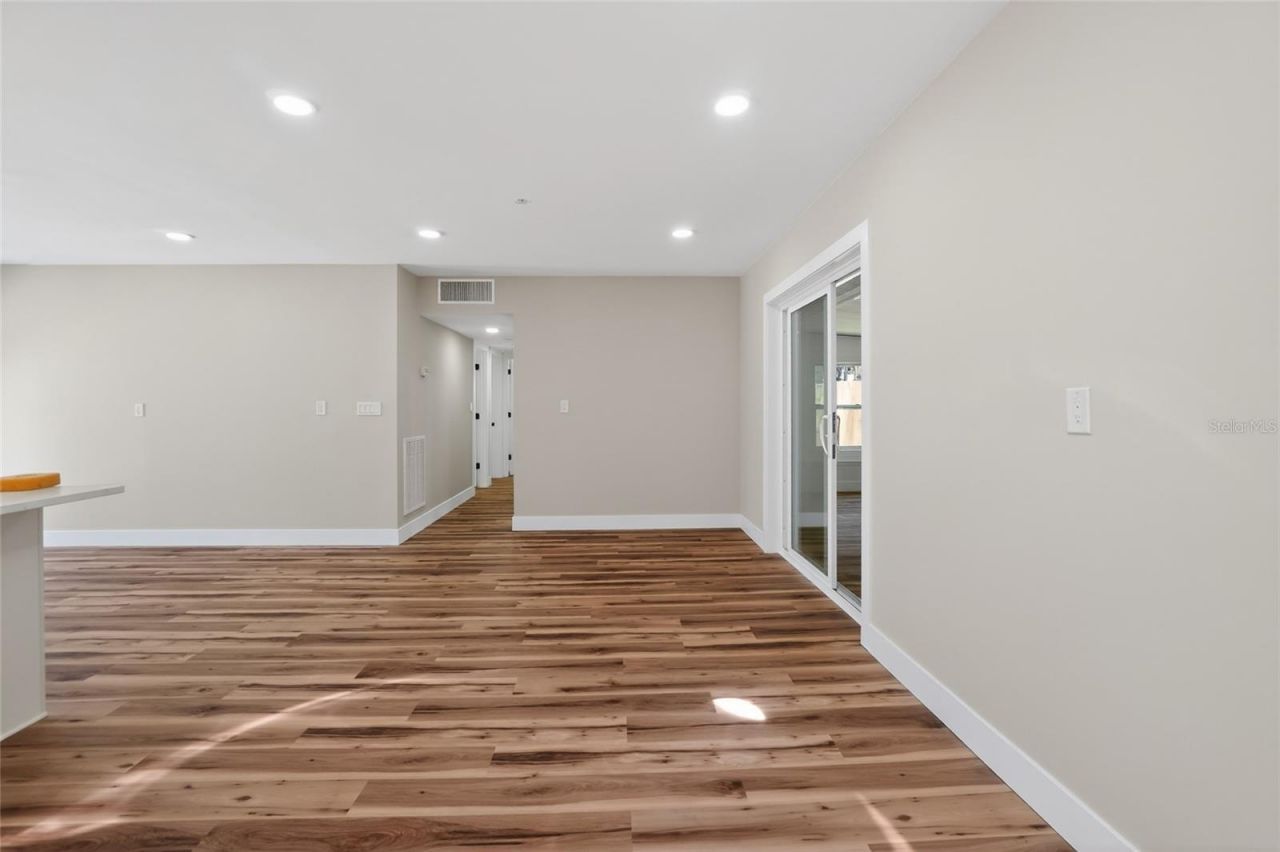 1524 Carson Circle Ne, Saint Petersburg, FL 33703 Photo