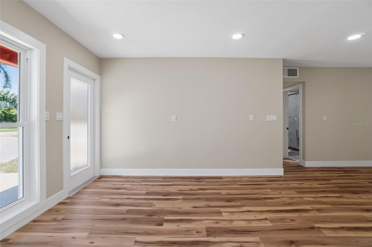 1524 Carson Circle Ne, Saint Petersburg, FL 33703 Photo