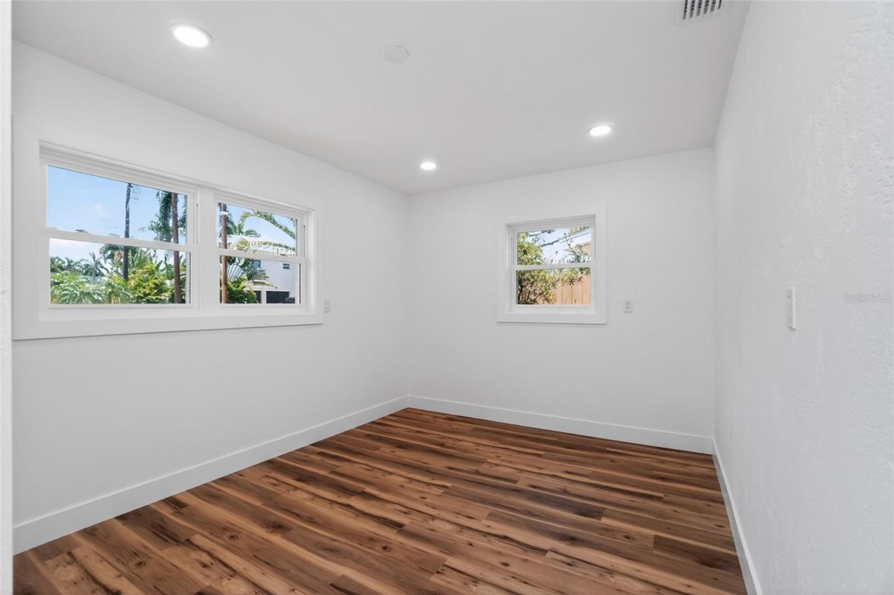 1524 Carson Circle Ne, Saint Petersburg, FL 33703 Photo