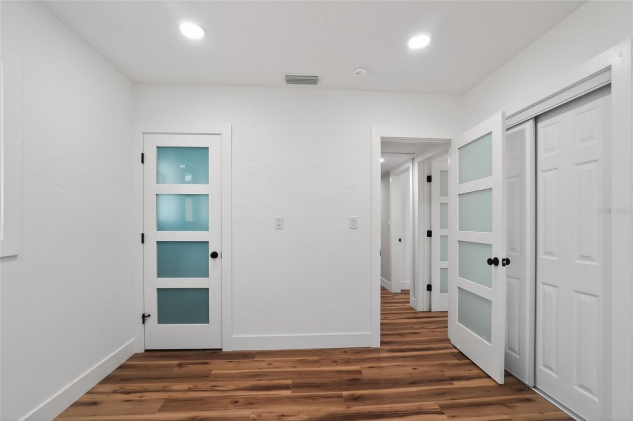 1524 Carson Circle Ne, Saint Petersburg, FL 33703 Photo