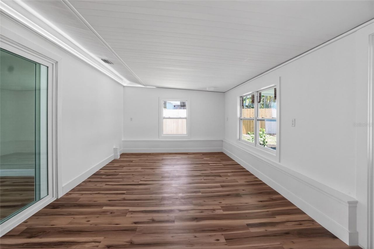 1524 Carson Circle Ne, Saint Petersburg, FL 33703 Photo