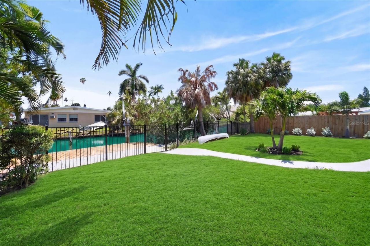 1524 Carson Circle Ne, Saint Petersburg, FL 33703 Photo