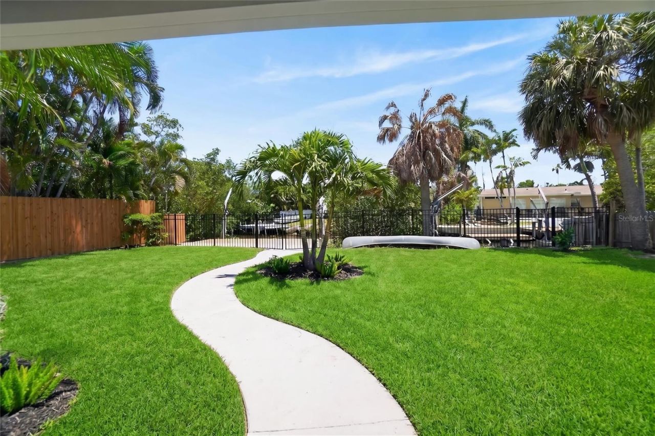 1524 Carson Circle Ne, Saint Petersburg, FL 33703 Photo