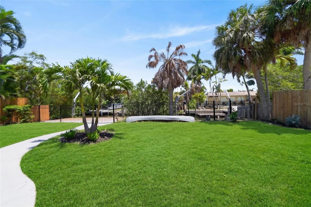 1524 Carson Circle Ne, Saint Petersburg, FL 33703 Photo