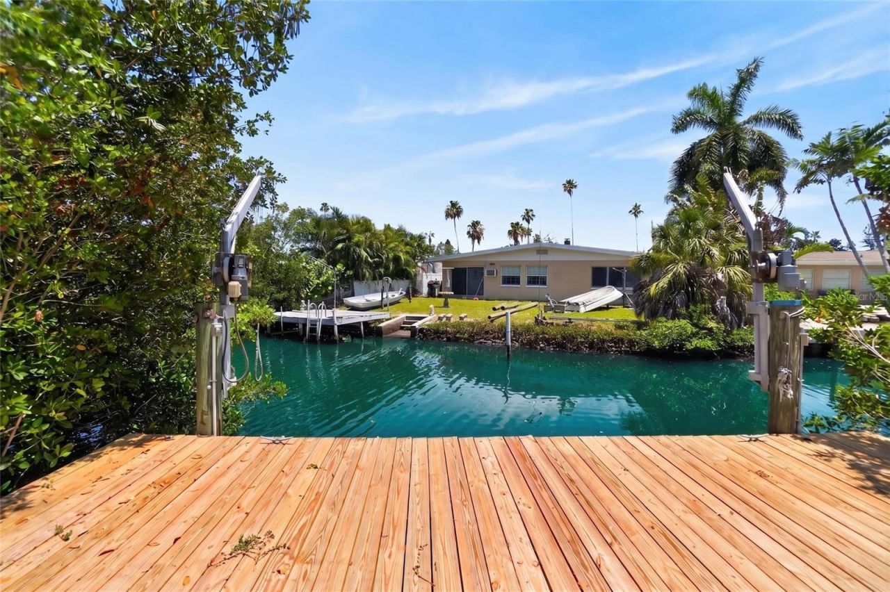 1524 Carson Circle Ne, Saint Petersburg, FL 33703 Photo